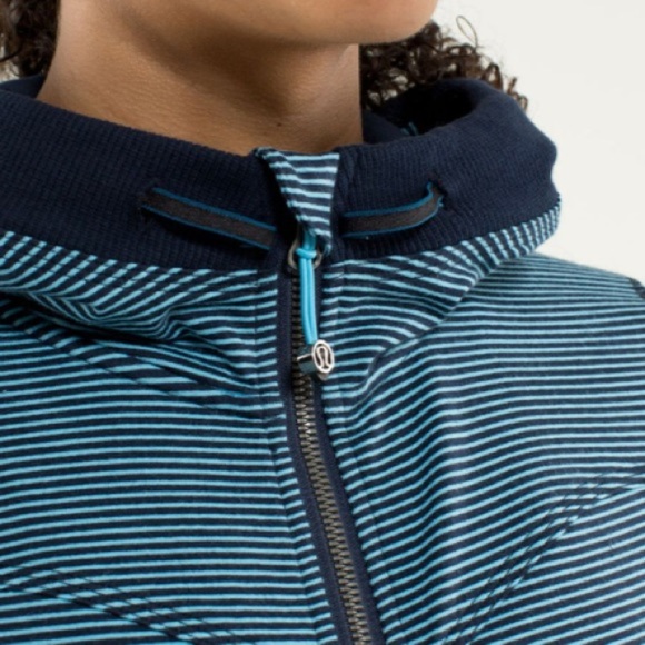 Lululemon Bliss Break Hoodie
Wagon Stripe Inkwell Blue Moon / Inkwell si… - Picture 15 of 16